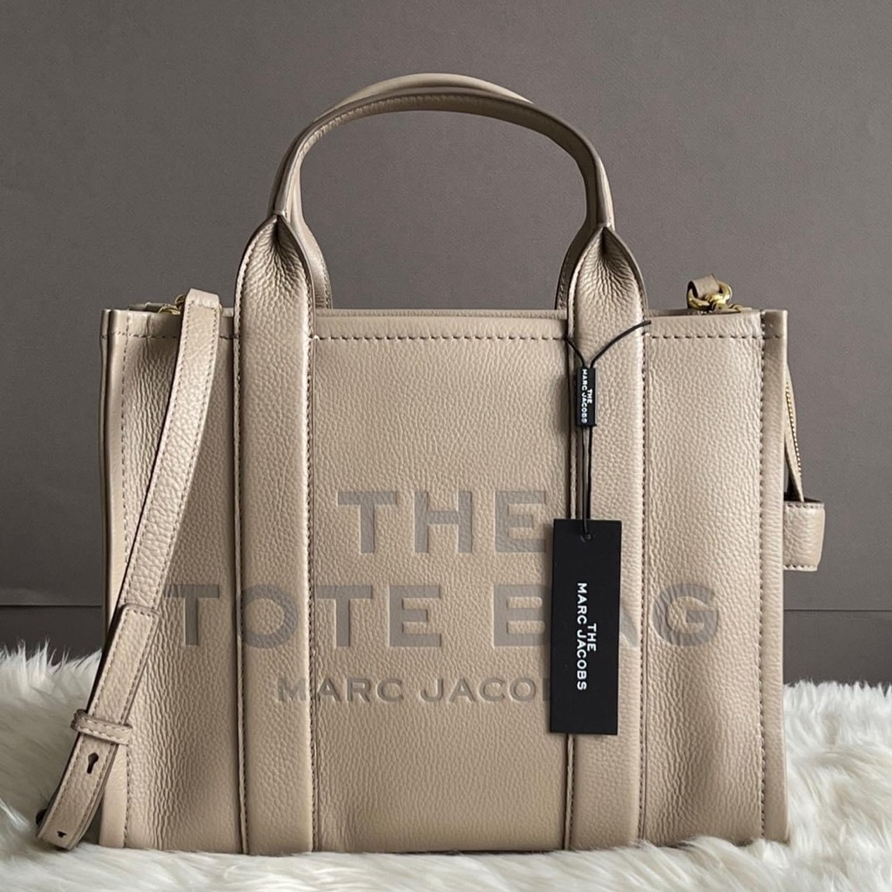 H004L01PF21 - Marc Jacobs The Leather Medium Tote Bag - Picture 4 of 16